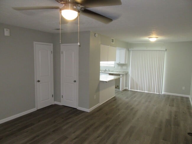 Building Photo - 2914 Sequoia Ave