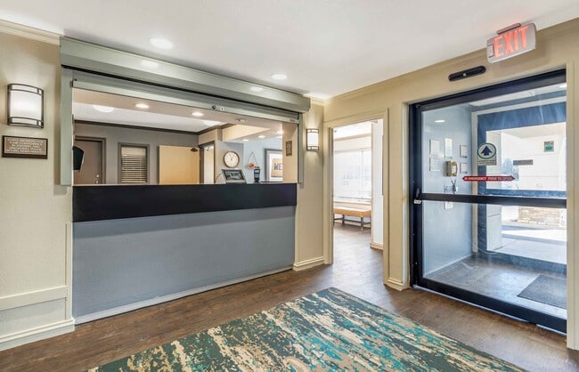 Building Photo - Furnished Studio-Chicago - Naperville - East