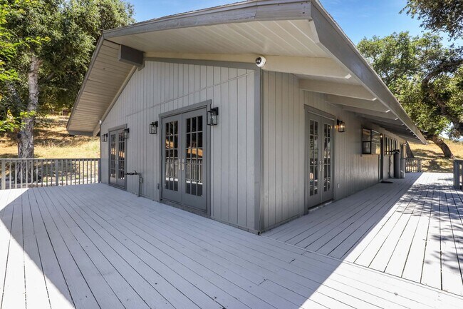 Foto del edificio - Peaceful Cachagua Retreat | 3BR Home with Vaulted Ceilings, Oaks & Star-Filled Skies