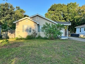 Building Photo - 179 Dahlia St