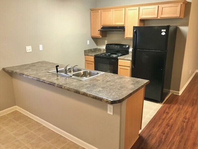 Building Photo - 7902 Rushmeade Cir N