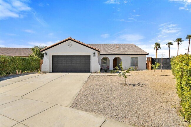 Building Photo - 83390 La Costa Ave