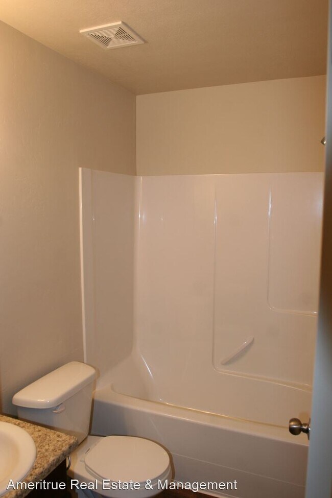 Foto del edificio - 3 br, 2.5 bath House - 223 N 680 E