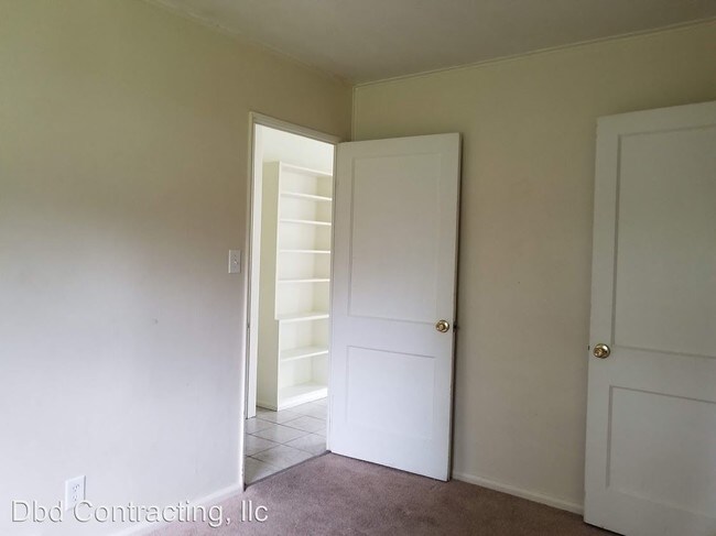 Building Photo - 3 br, 1 bath House - 4627 S Park Dr