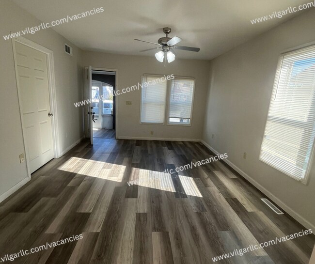 Foto del edificio - 3 Bedrooms • 1 Large Bathroom, Master suit...