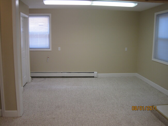 Family Rooom - 327 N Johnson St