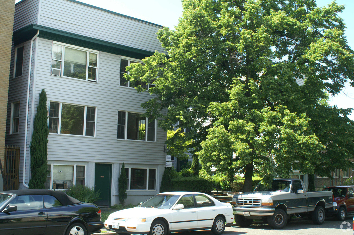 Building Photo - The Court