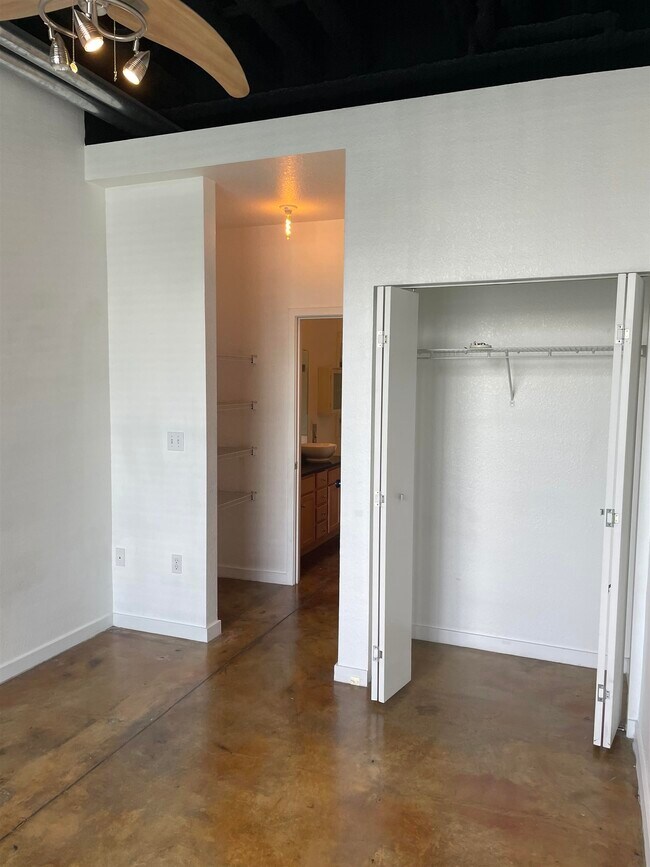 Foto del edificio - 420 N Adams St
