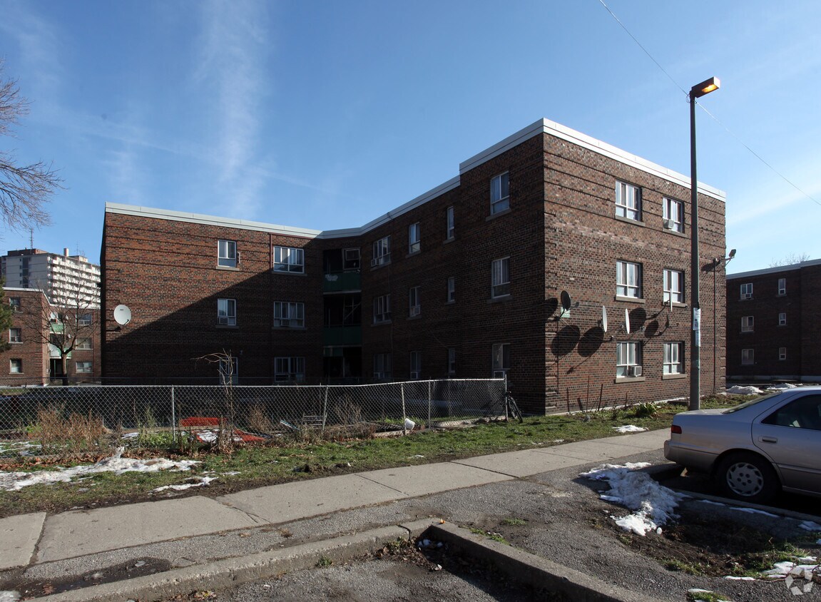 Building Photo - 259 Sumach St