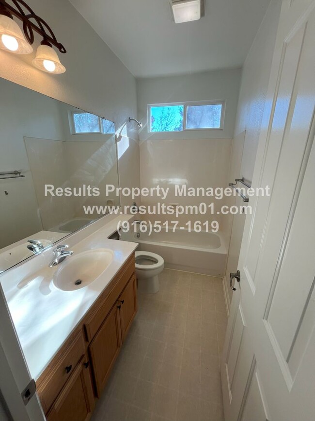 Foto del edificio - Lovely Single Story 3 Bed Corner Lot!