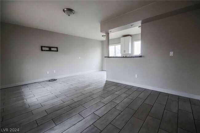 Building Photo - 370 N 13th St