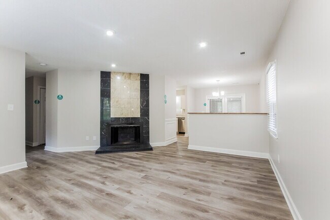 Foto del edificio - 8100 Coxwood Ct