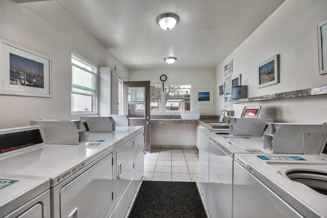 Building Photo - 837 Amigos Way