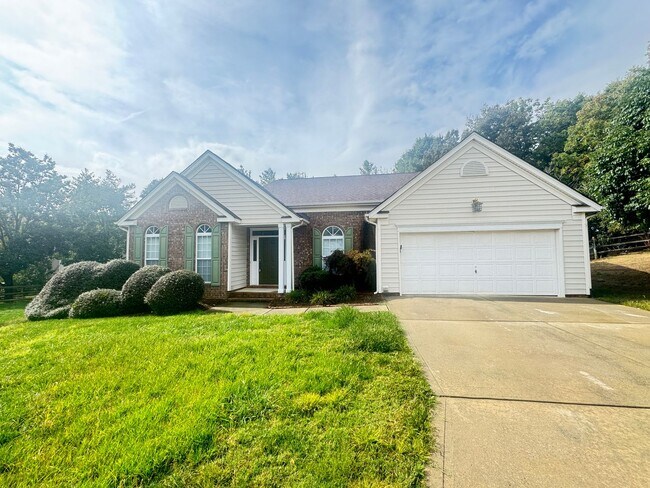 Building Photo - 4bd/2ba House newer neighborhood in betwee...
