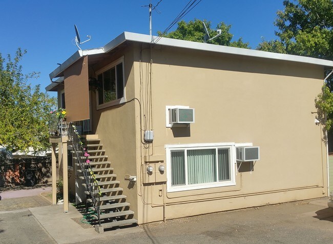 Building Photo - Roseville Ash St Fourplex and Duplex Homes