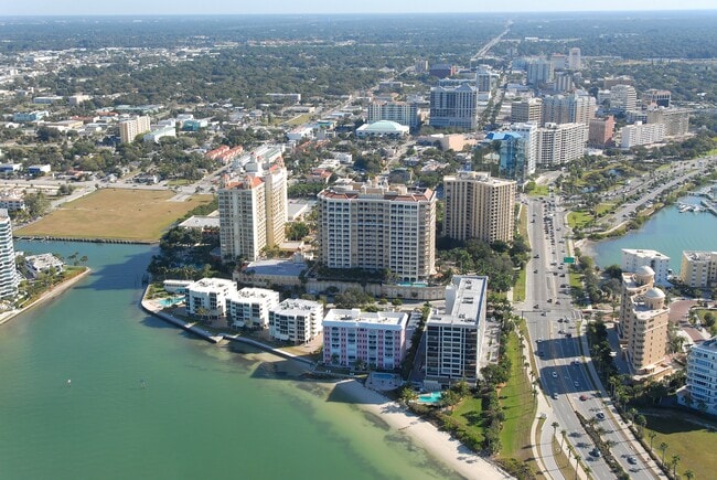 Sunset Towers - 11 Sunset Dr