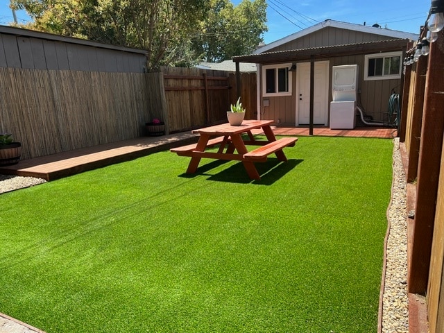 Entorno tipo parque con terraza, porche cubierto, lavadora y secadora. - 333 Mapleton Ave
