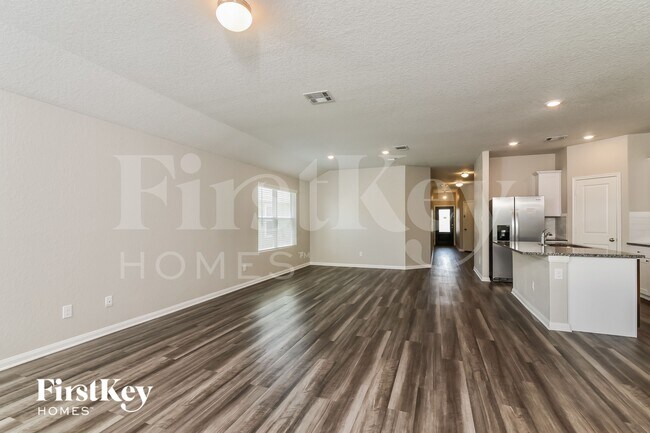 Foto del edificio - 14935 Cheshire Way