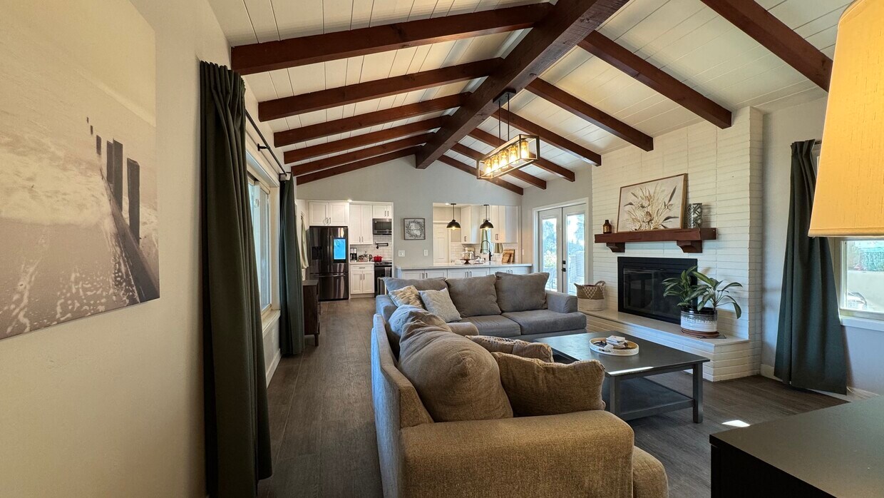 Foto principal - 8218 Sunset Rd