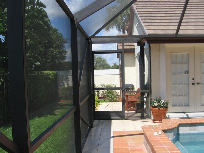 Foto del edificio - 8053 Allspice Dr