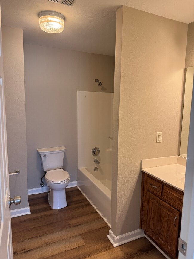 Building Photo - 216 Pinewood Dr