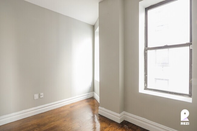Building Photo - 625 W 156th St
