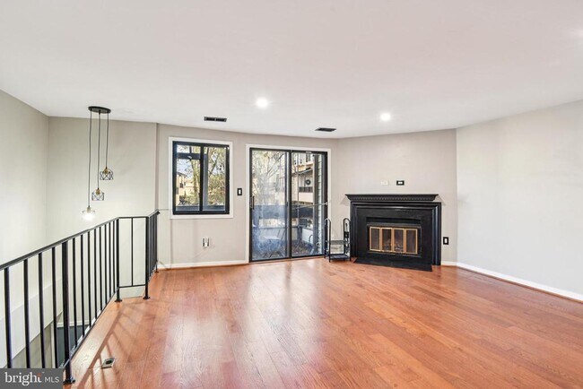 Foto del edificio - 9717 Hellingly Pl