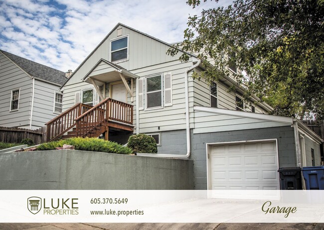 Building Photo - Nice 3 bedroom rental home with a lot of s...