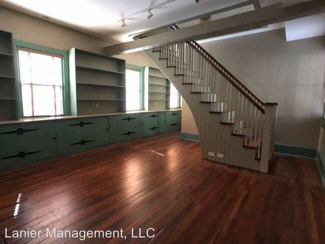 Building Photo - Studio, 1.5 bath House - 107 E Gordon St