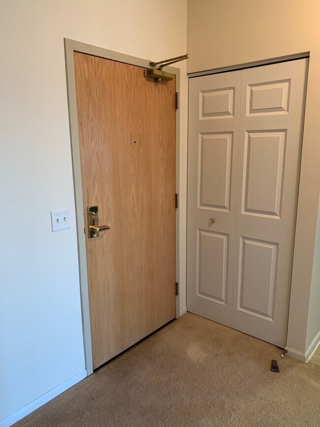 Building Photo - 440 W Mahogany Ct
