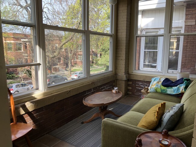 Building Photo - 1321 W Elmdale Ave