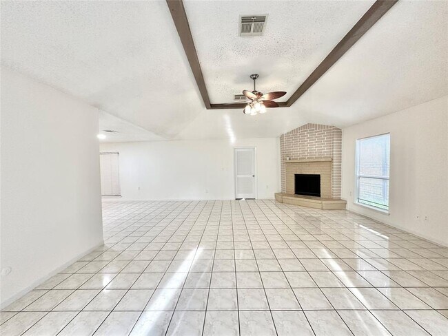Building Photo - 6115 Briar Terrace Dr