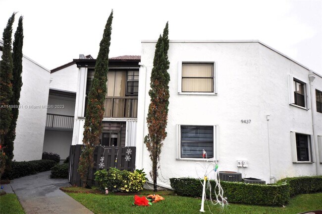 Foto del edificio - 9437 Fontainebleau Blvd