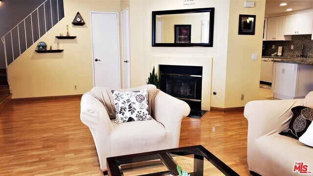 Foto del edificio - 24216 Sylvan Glen Rd