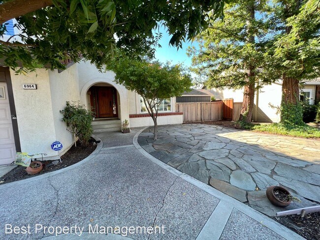 Foto del edificio - 4 br, 3 bath House - 6964 Corte Verde