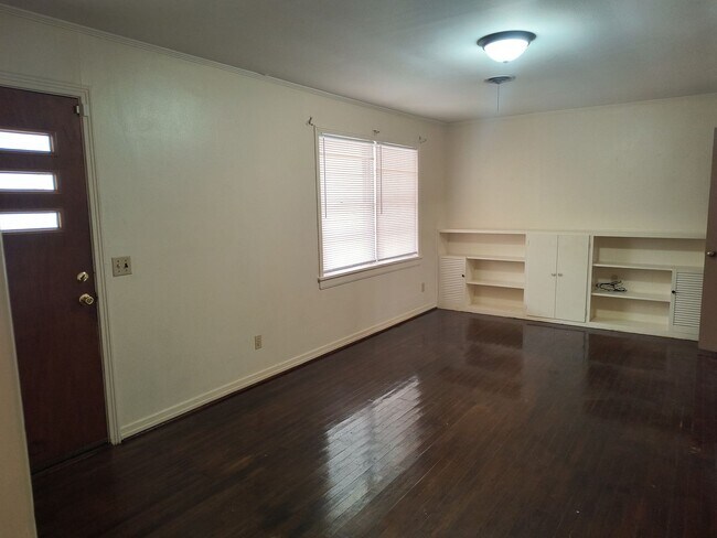 Building Photo - 29 Southwood Dr