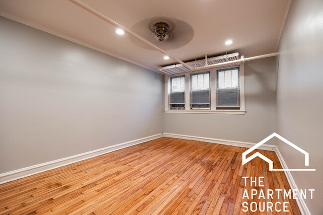 Building Photo - 5642 N Kimball Ave