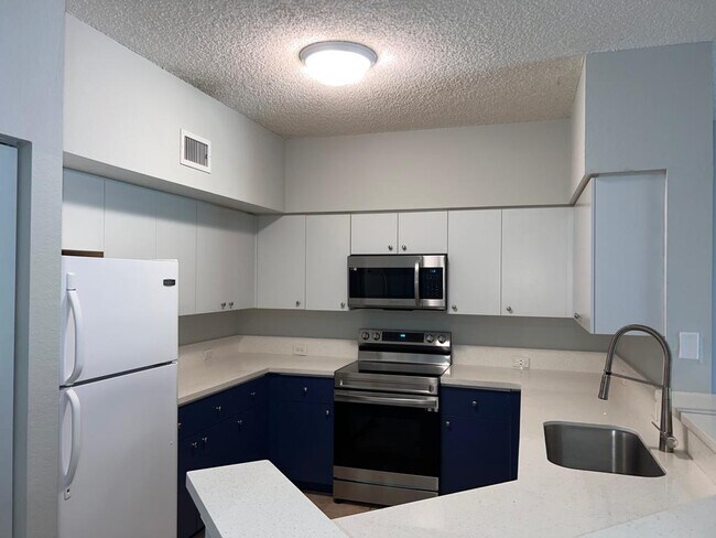 Foto del edificio - 320 Crestwood Cir