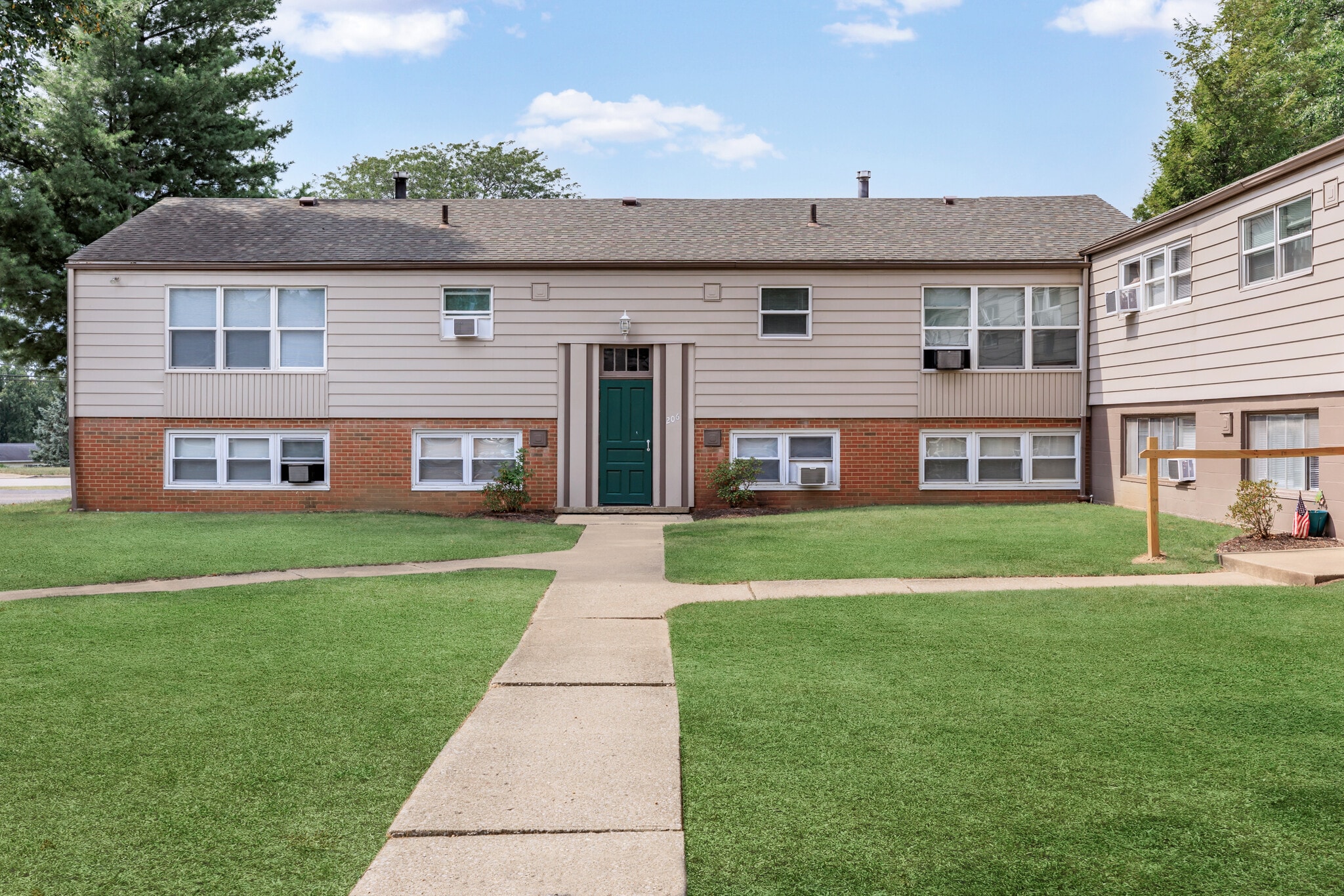 Premier Garden Apartments – photo 3