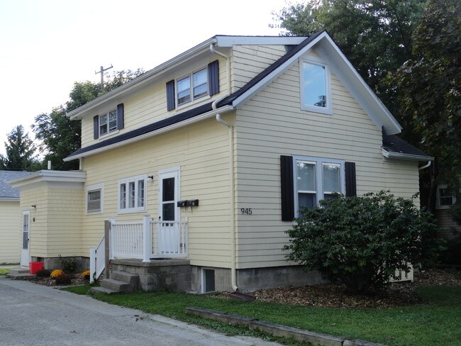 Exterior - 945 W Cross St