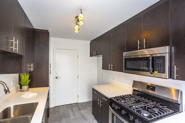 2 habitaciones, 2 baños - cocina de 1281 pies cuadrados - 468 South Roxbury