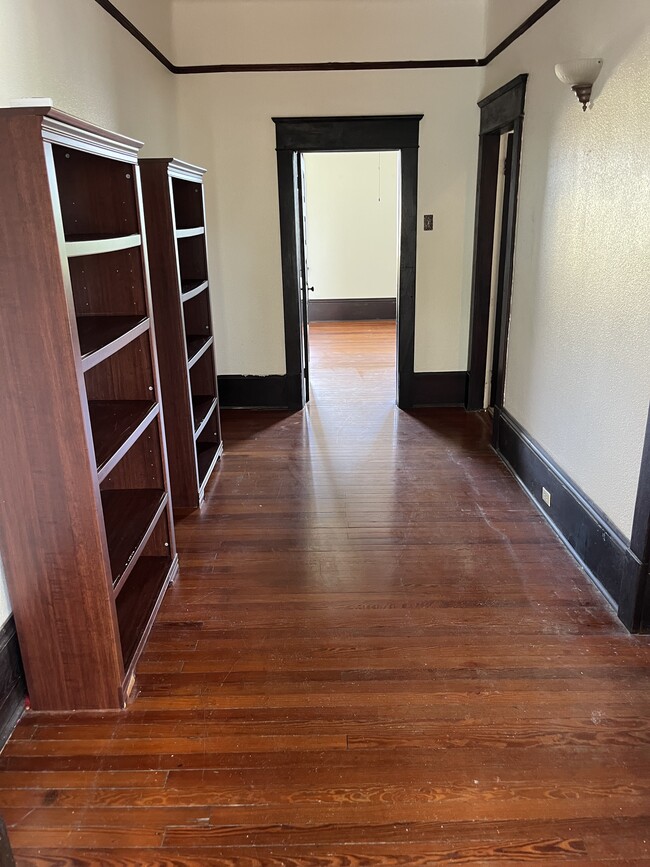 PASILLO - 5010 Bienville St - WATER INCLUDED