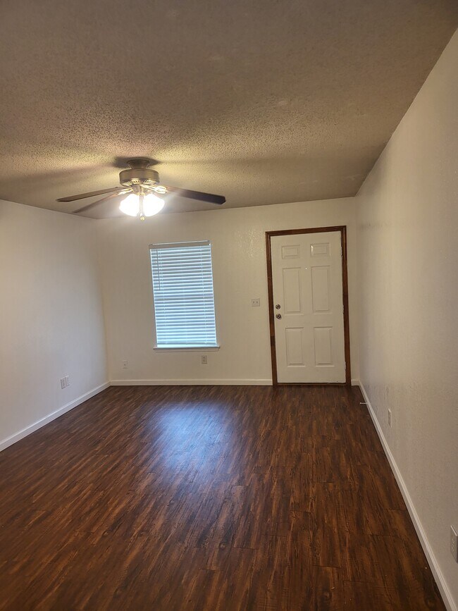 Building Photo - 1211 North Willow Drive