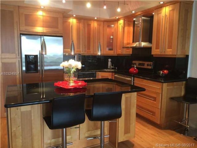 Foto principal - 5601 Collins Ave