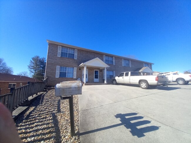 Foto del edificio - 317 Bailey Rd