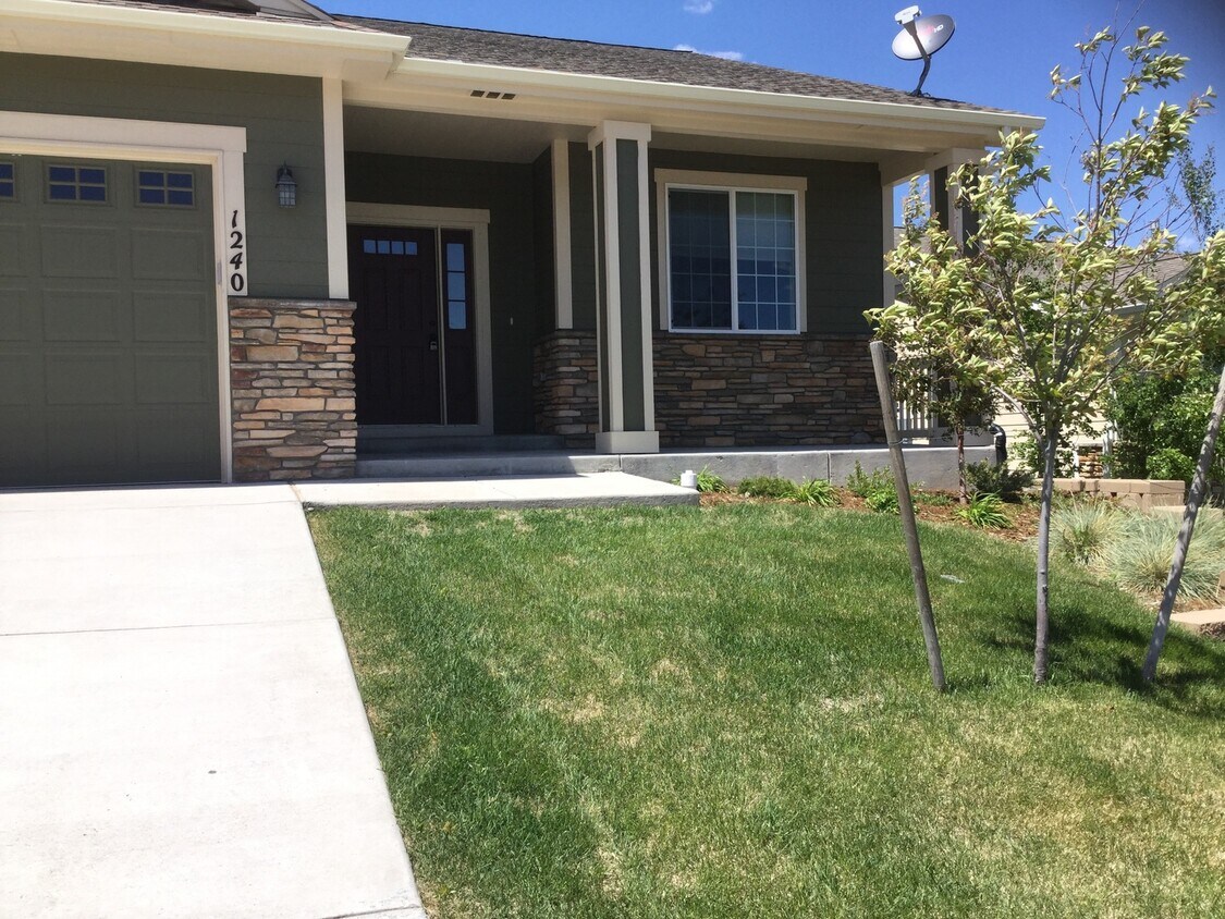 Primary Photo - UPDATED TWO BEDROOM TWO BATHROOM TOWNHOUSE...