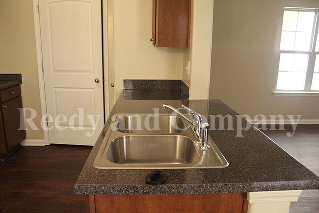 Foto del edificio - 7931 Bay Meadow Cir N