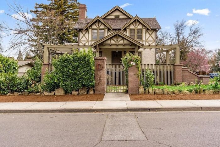 Foto principal - 122 Oregon Terrace