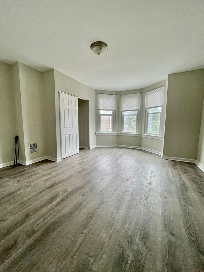 Foto del edificio - Newly Updated 3 Bedroom Available Now