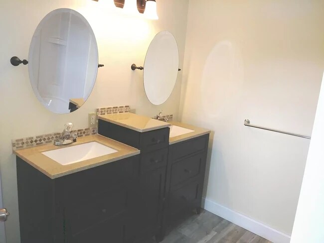 Bathroom - 3016 Hudson Ave